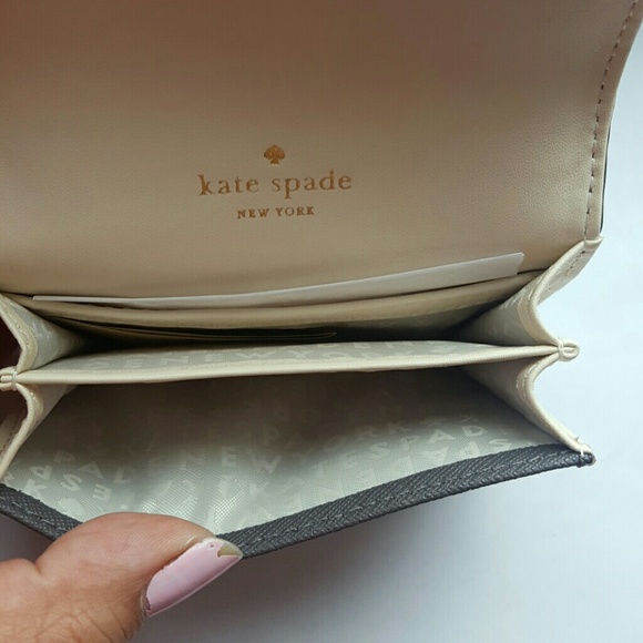 Kate Spade wallet - Picture 4 of 8
